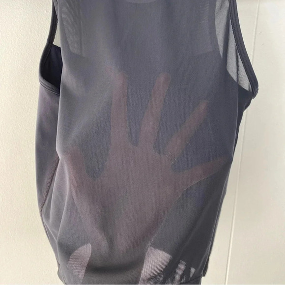 Manduka Black Solite Crop Top Women's size XS? 14.5” ptp with stretch - Picture 7 of 8